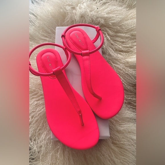 Pink Thong Nine West Flat Sandal - Picture 1 of 2